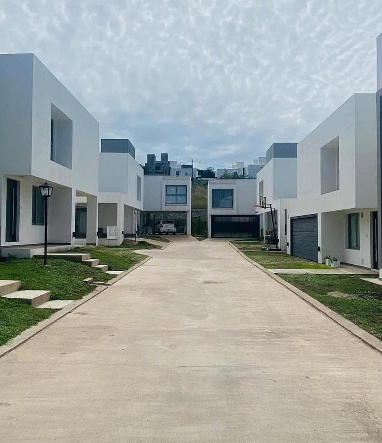 3-BEDROOM HOUSE FOR SALE IN HOUSING LA CUESTA, PLAZA CUESTA COLORADA, LA CALERA, CORDOBA