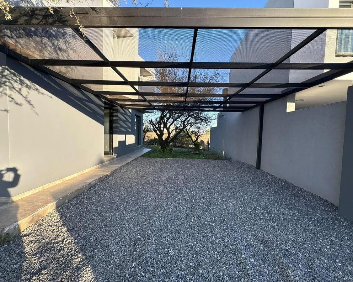 3-BEDROOM HOUSE FOR SALE IN LAS CAÑITAS, A PRIVATE NEIGHBORHOOD IN MÁLAGA