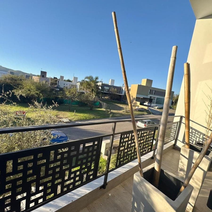 3-BEDROOM HOUSE FOR SALE IN LAS CAÑITAS, A PRIVATE NEIGHBORHOOD IN MÁLAGA