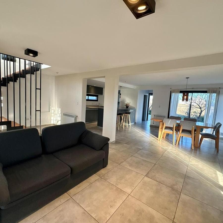 3-BEDROOM HOUSE FOR SALE IN LAS CAÑITAS, A PRIVATE NEIGHBORHOOD IN MÁLAGA