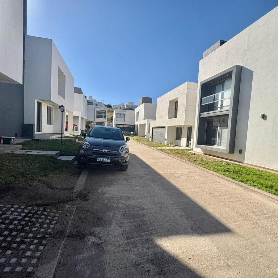 3-BEDROOM DUPLEX FOR SALE IN HOUSING LA CUESTA, PLAZA CUESTA COLORADA, LA CALERA, CORDOBA