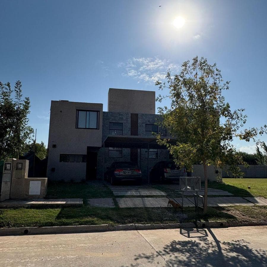 3-BEDROOM DUPLEX FOR SALE IN THE SOUTH DISTRICT OF CORDOBA