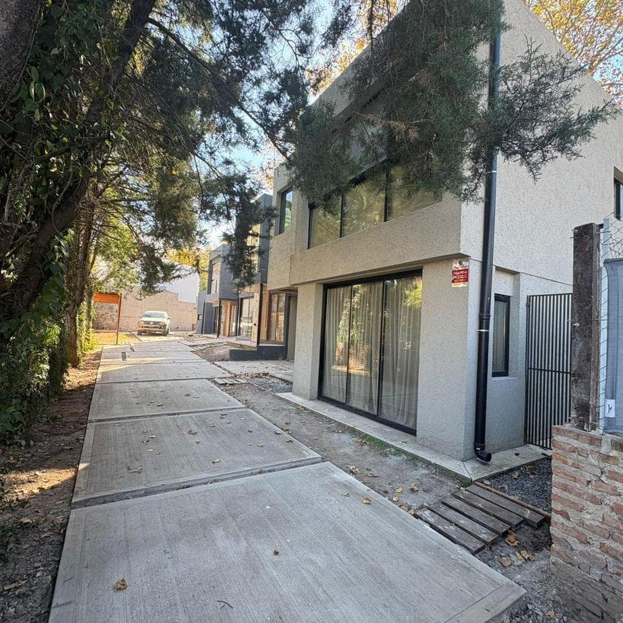 2-BEDROOM DUPLEX FOR SALE IN HOUSING ARGUELLO, CORDOBA