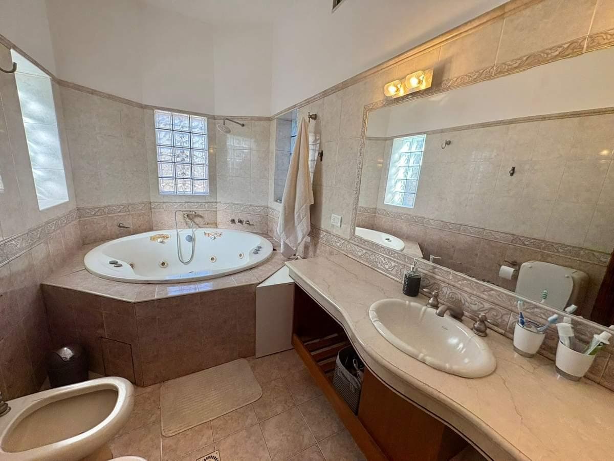 SINGLE-STORY HOUSE FOR SALE IN EL TALAR DE MENDIOLAZA—ELIGIBLE FOR A MORTGAGE