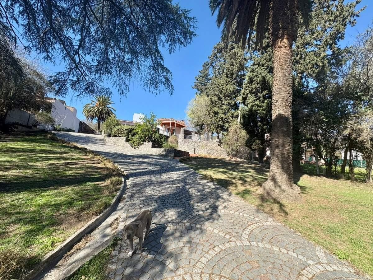 SINGLE-STORY HOUSE FOR SALE IN EL TALAR DE MENDIOLAZA—ELIGIBLE FOR A MORTGAGE