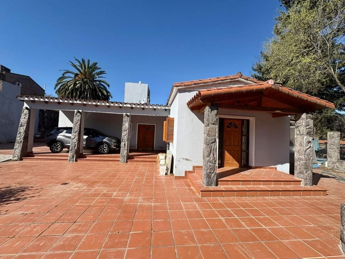 SINGLE-STORY HOUSE FOR SALE IN EL TALAR DE MENDIOLAZA—ELIGIBLE FOR A MORTGAGE