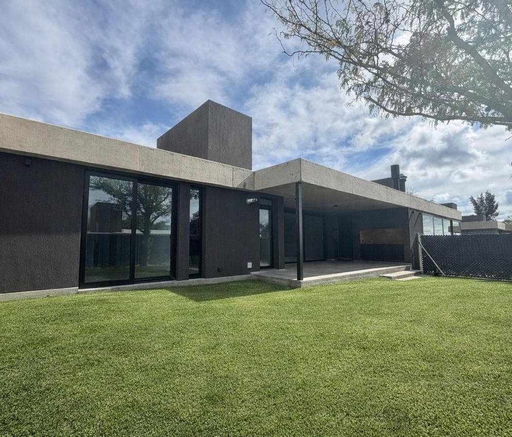 HOUSE FOR SALE: 3 BEDROOMS, SINGLE-STORY, PATAGONIA HOME, VILLA WARCALDE, CORDOBA