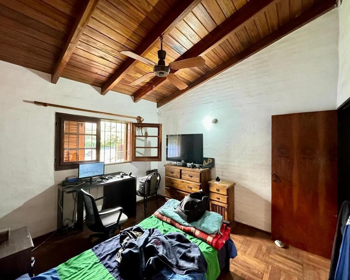 HOUSE FOR SALE: 3-BEDROOM VILLA IN WARCALDE WITH BARBECUE AREA AND POOL