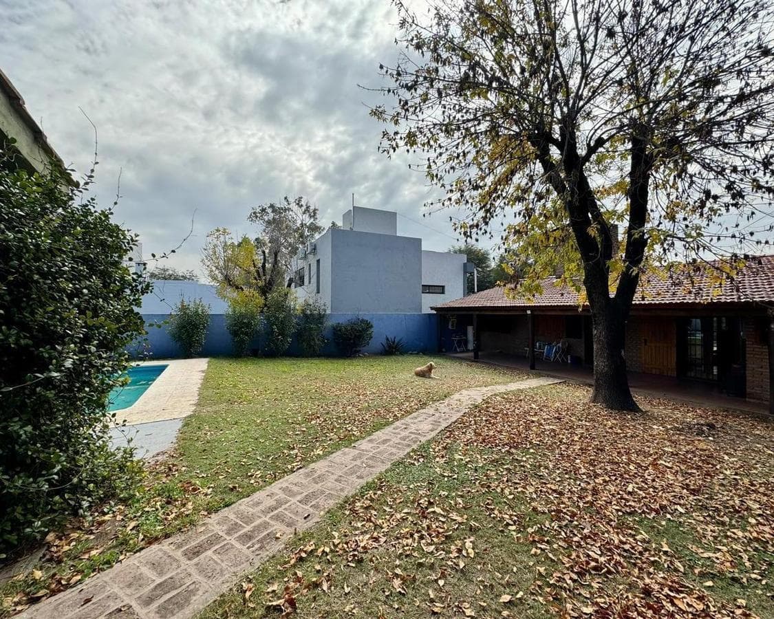 HOUSE FOR SALE: 3-BEDROOM VILLA IN WARCALDE WITH BARBECUE AREA AND POOL