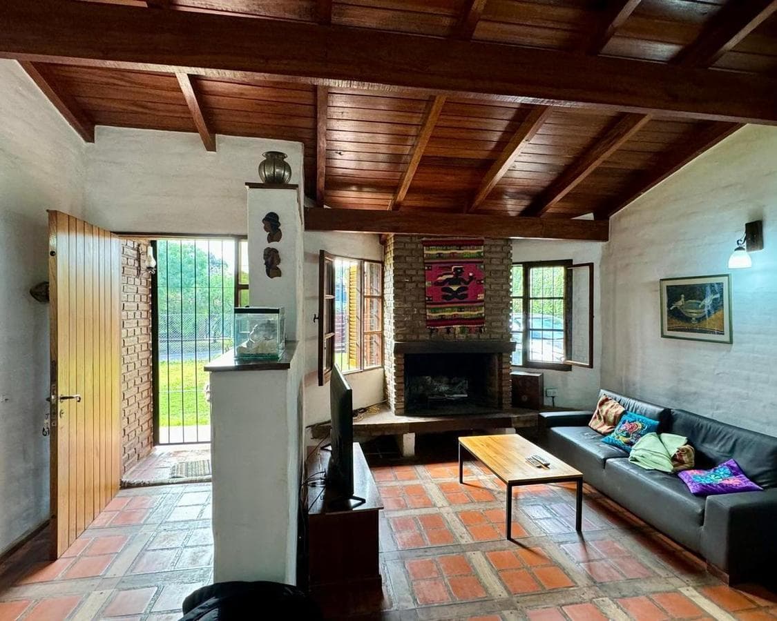 HOUSE FOR SALE: 3-BEDROOM VILLA IN WARCALDE WITH BARBECUE AREA AND POOL
