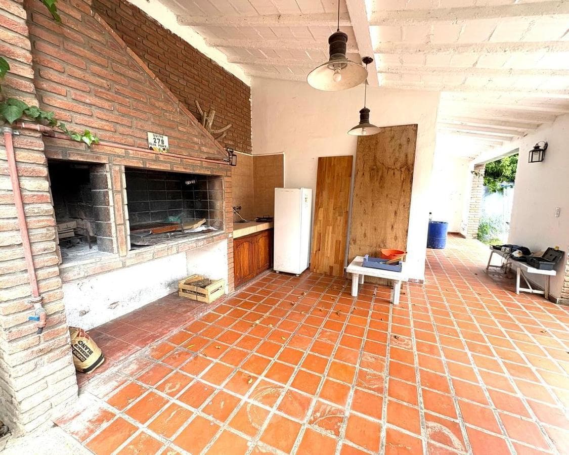 HOUSE FOR SALE: 3-BEDROOM VILLA IN WARCALDE WITH BARBECUE AREA AND POOL