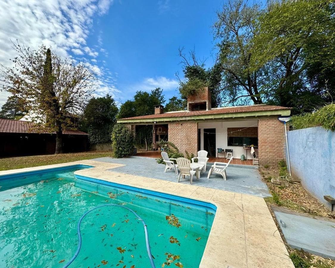 HOUSE FOR SALE: 3-BEDROOM VILLA IN WARCALDE WITH BARBECUE AREA AND POOL