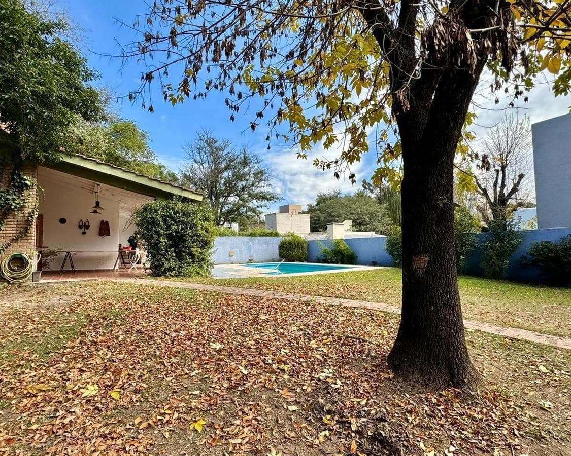 HOUSE FOR SALE: 3-BEDROOM VILLA IN WARCALDE WITH BARBECUE AREA AND POOL