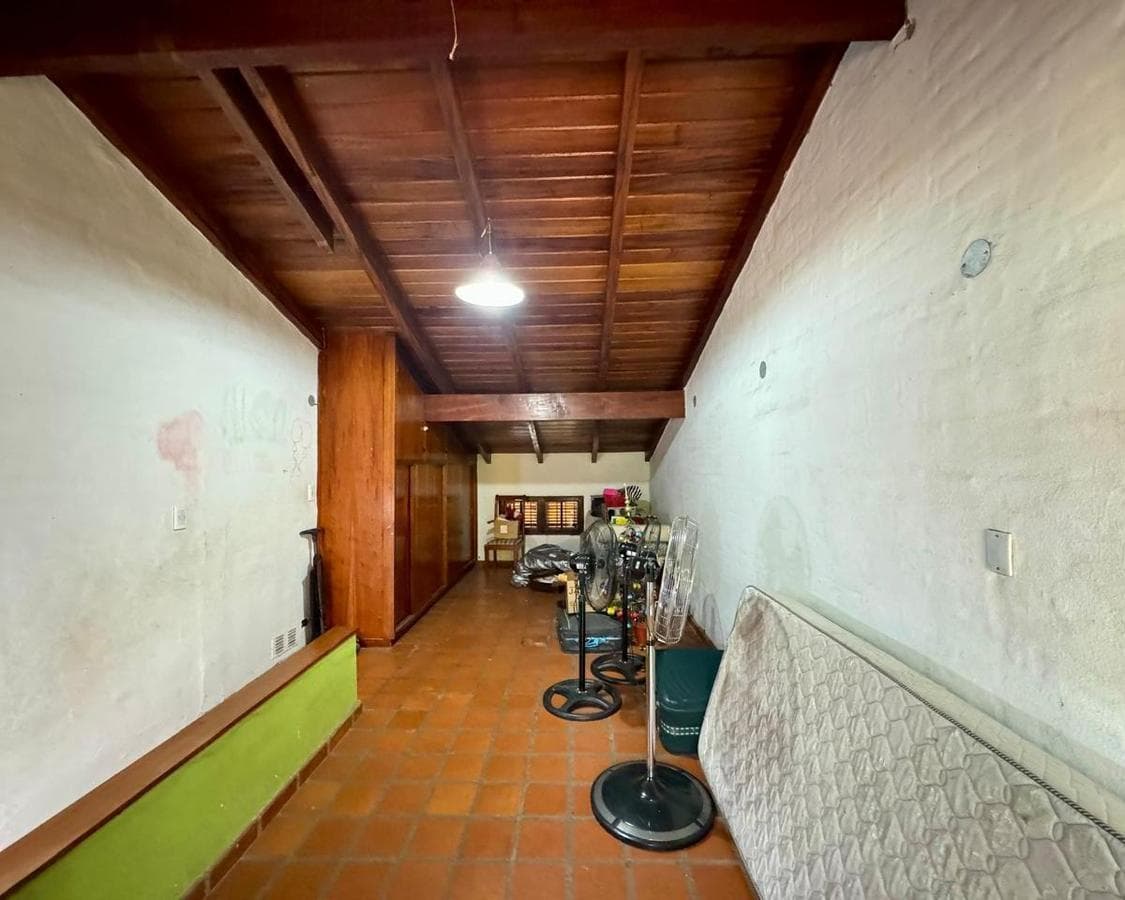 HOUSE FOR SALE: 3-BEDROOM VILLA IN WARCALDE WITH BARBECUE AREA AND POOL