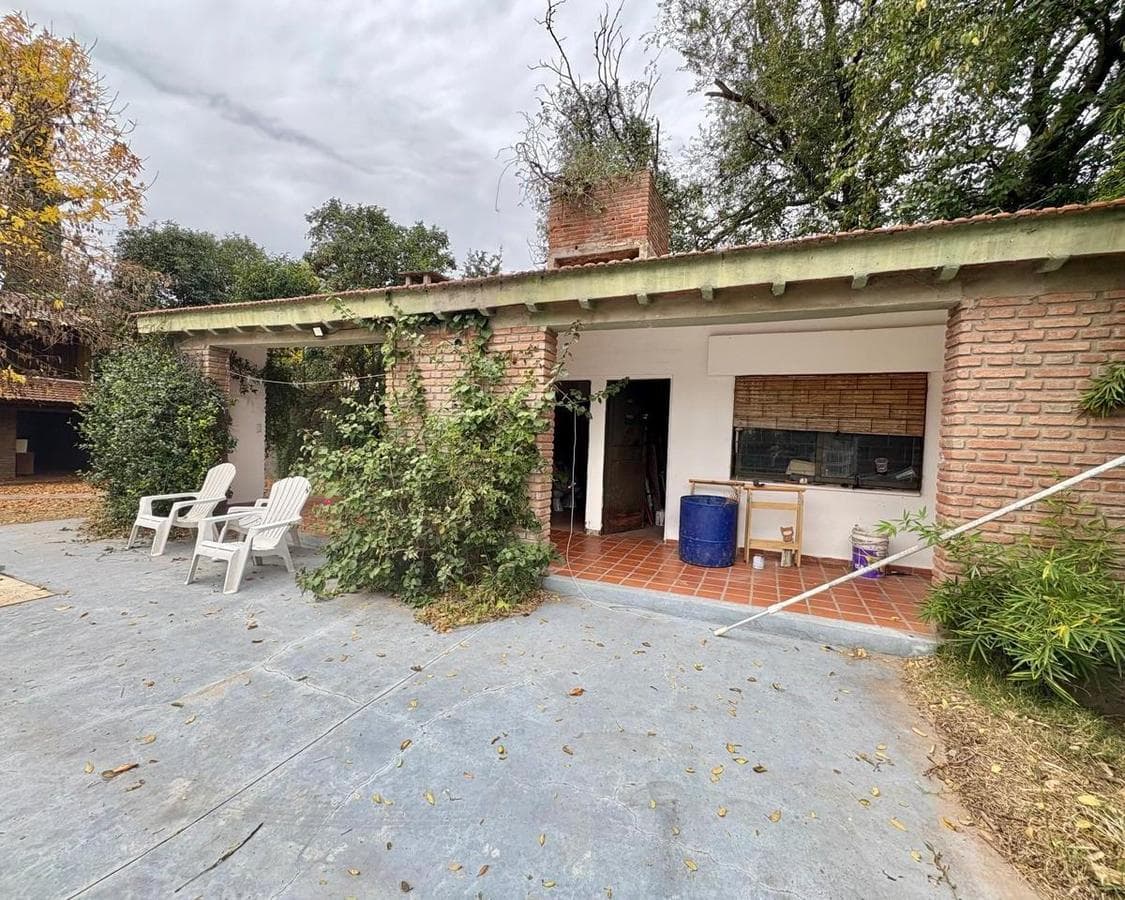 HOUSE FOR SALE: 3-BEDROOM VILLA IN WARCALDE WITH BARBECUE AREA AND POOL