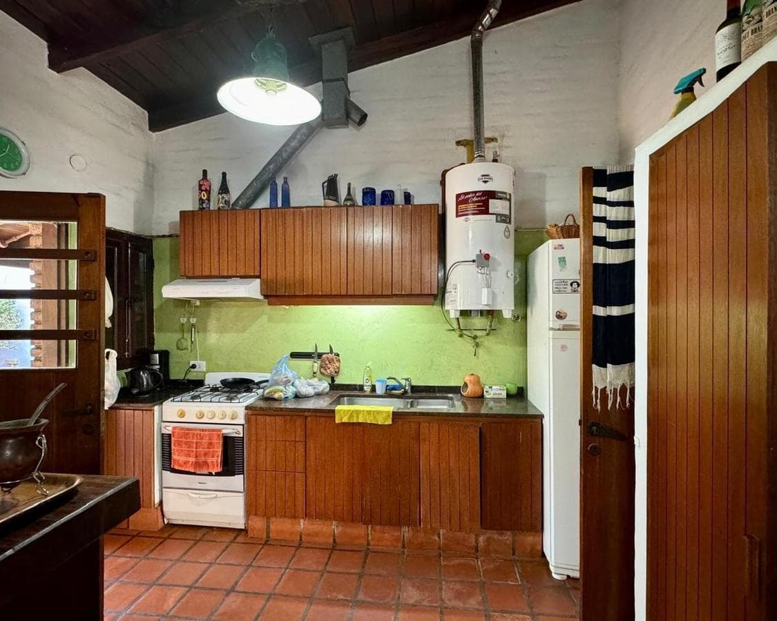 HOUSE FOR SALE: 3-BEDROOM VILLA IN WARCALDE WITH BARBECUE AREA AND POOL