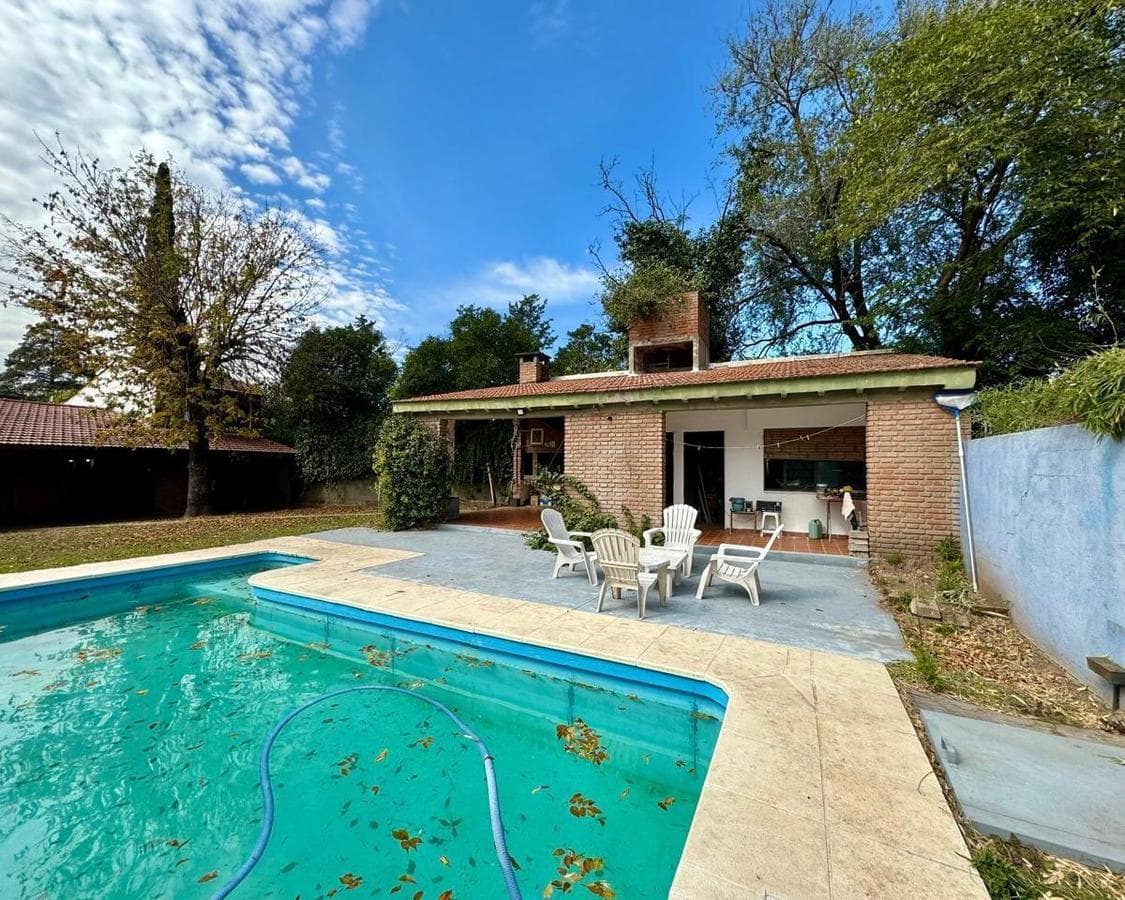 HOUSE FOR SALE: 3-BEDROOM VILLA IN WARCALDE WITH BARBECUE AREA AND POOL