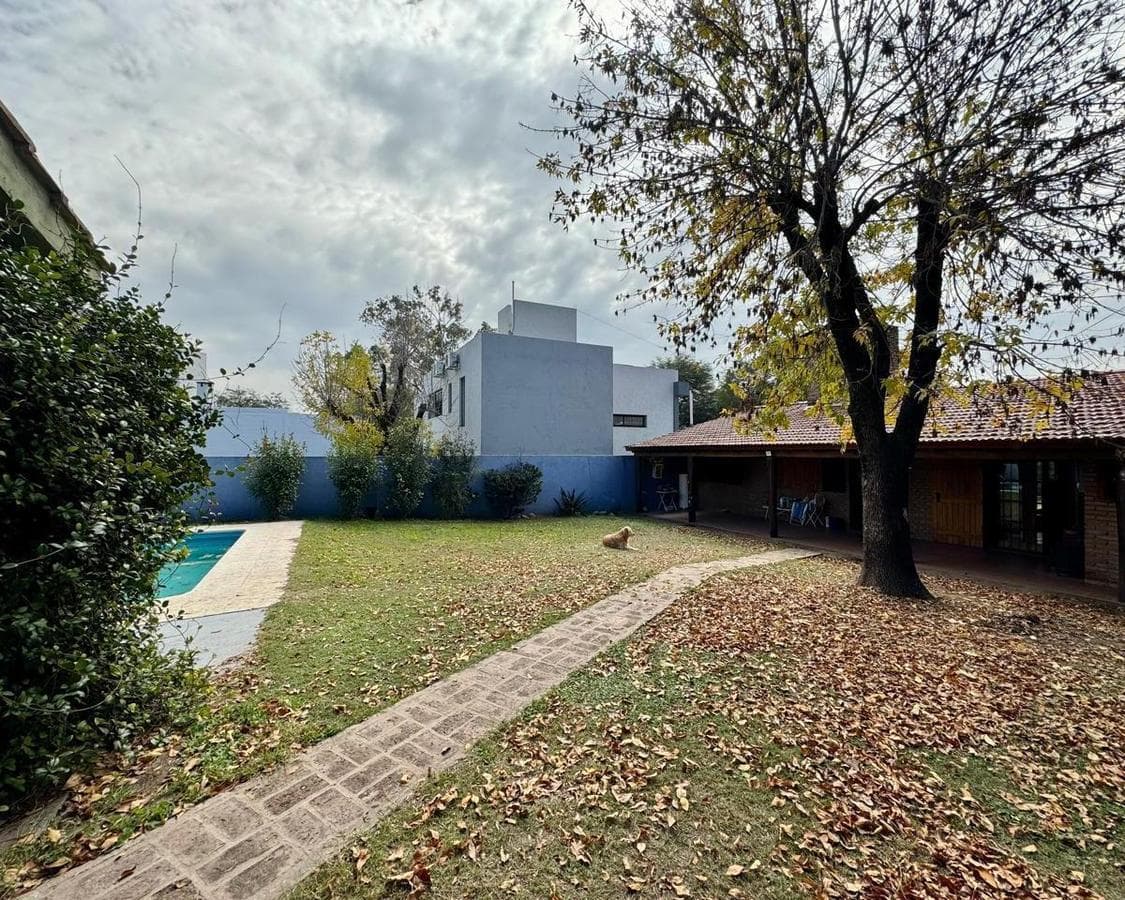 HOUSE FOR SALE: 3-BEDROOM VILLA IN WARCALDE WITH BARBECUE AREA AND POOL