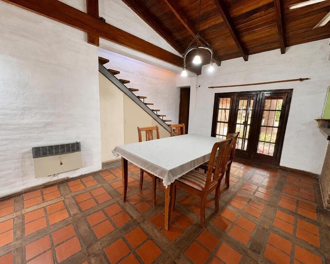 HOUSE FOR SALE: 3-BEDROOM VILLA IN WARCALDE WITH BARBECUE AREA AND POOL