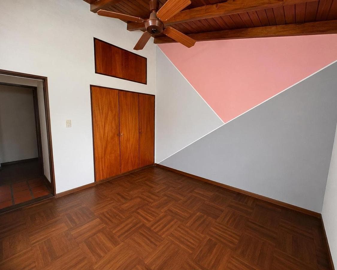 HOUSE FOR SALE: 3-BEDROOM VILLA IN WARCALDE WITH BARBECUE AREA AND POOL
