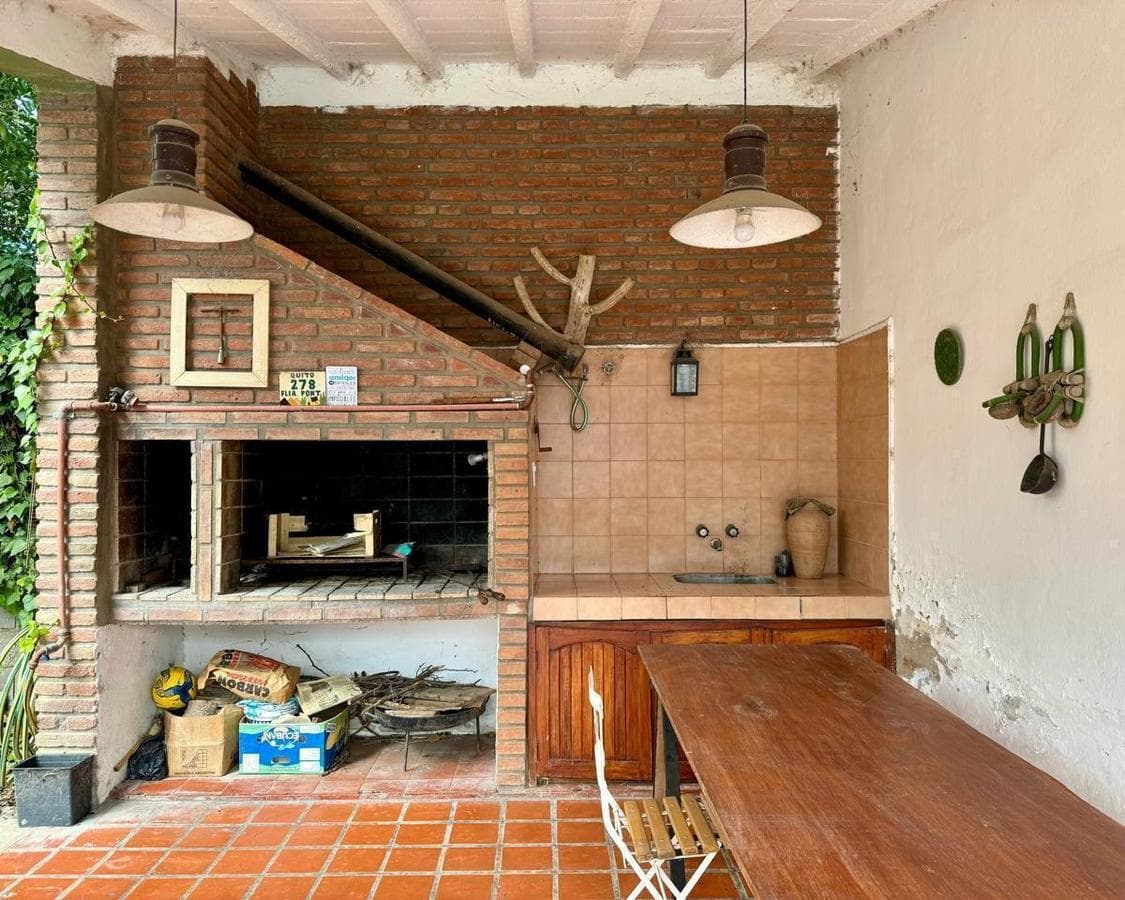 HOUSE FOR SALE: 3-BEDROOM VILLA IN WARCALDE WITH BARBECUE AREA AND POOL