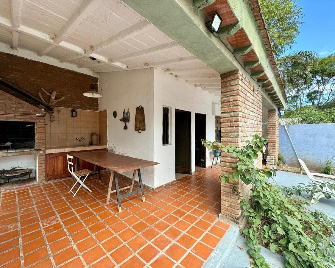 HOUSE FOR SALE: 3-BEDROOM VILLA IN WARCALDE WITH BARBECUE AREA AND POOL
