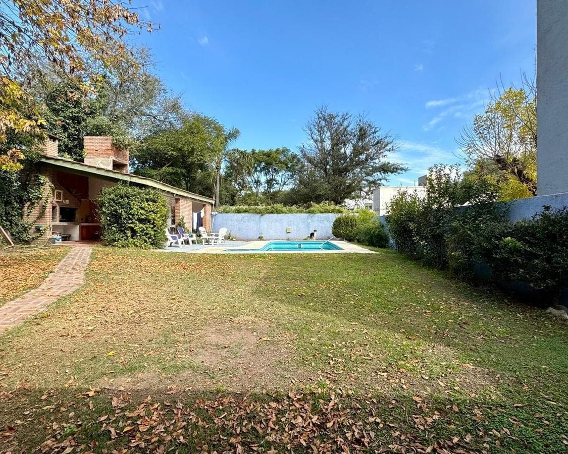 HOUSE FOR SALE: 3-BEDROOM VILLA IN WARCALDE WITH BARBECUE AREA AND POOL