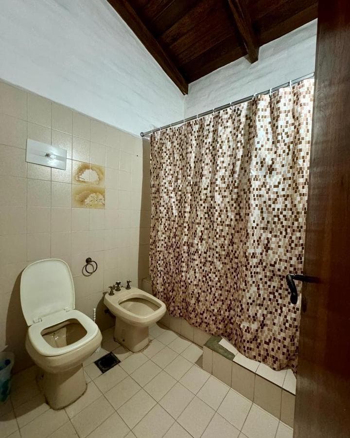 HOUSE FOR SALE: 3-BEDROOM VILLA IN WARCALDE WITH BARBECUE AREA AND POOL