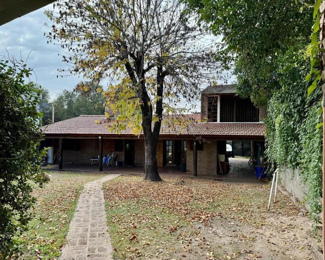 HOUSE FOR SALE: 3-BEDROOM VILLA IN WARCALDE WITH BARBECUE AREA AND POOL