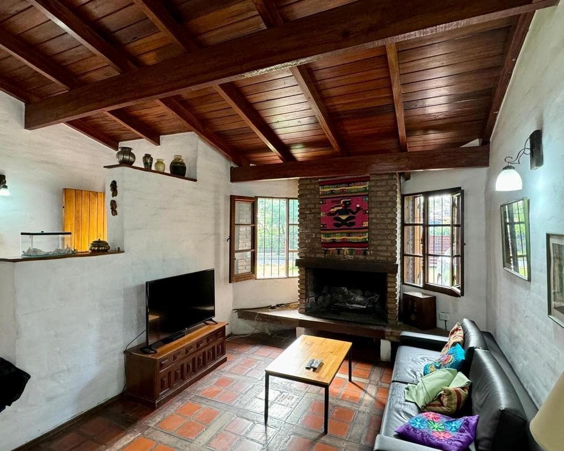 HOUSE FOR SALE: 3-BEDROOM VILLA IN WARCALDE WITH BARBECUE AREA AND POOL