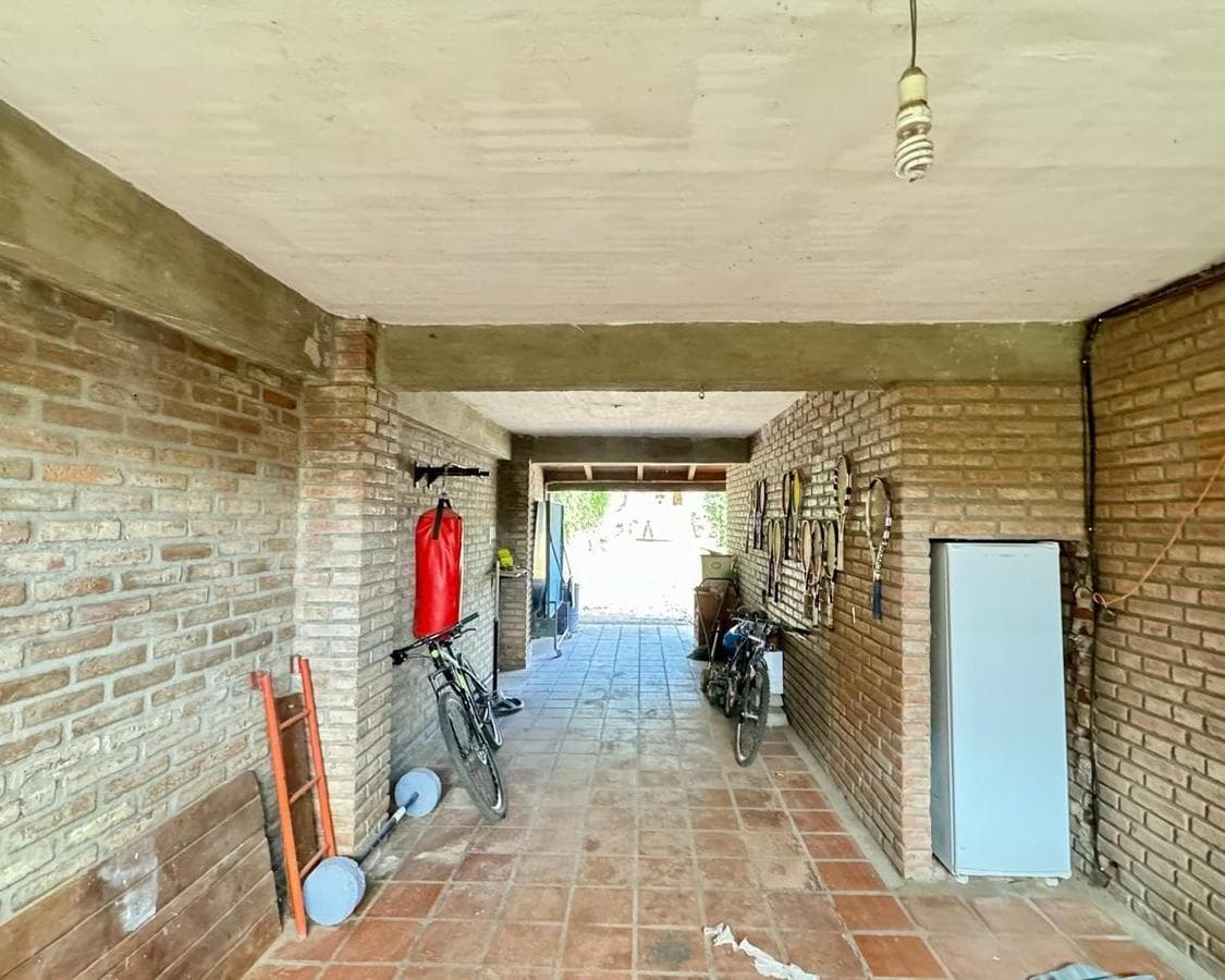 HOUSE FOR SALE: 3-BEDROOM VILLA IN WARCALDE WITH BARBECUE AREA AND POOL