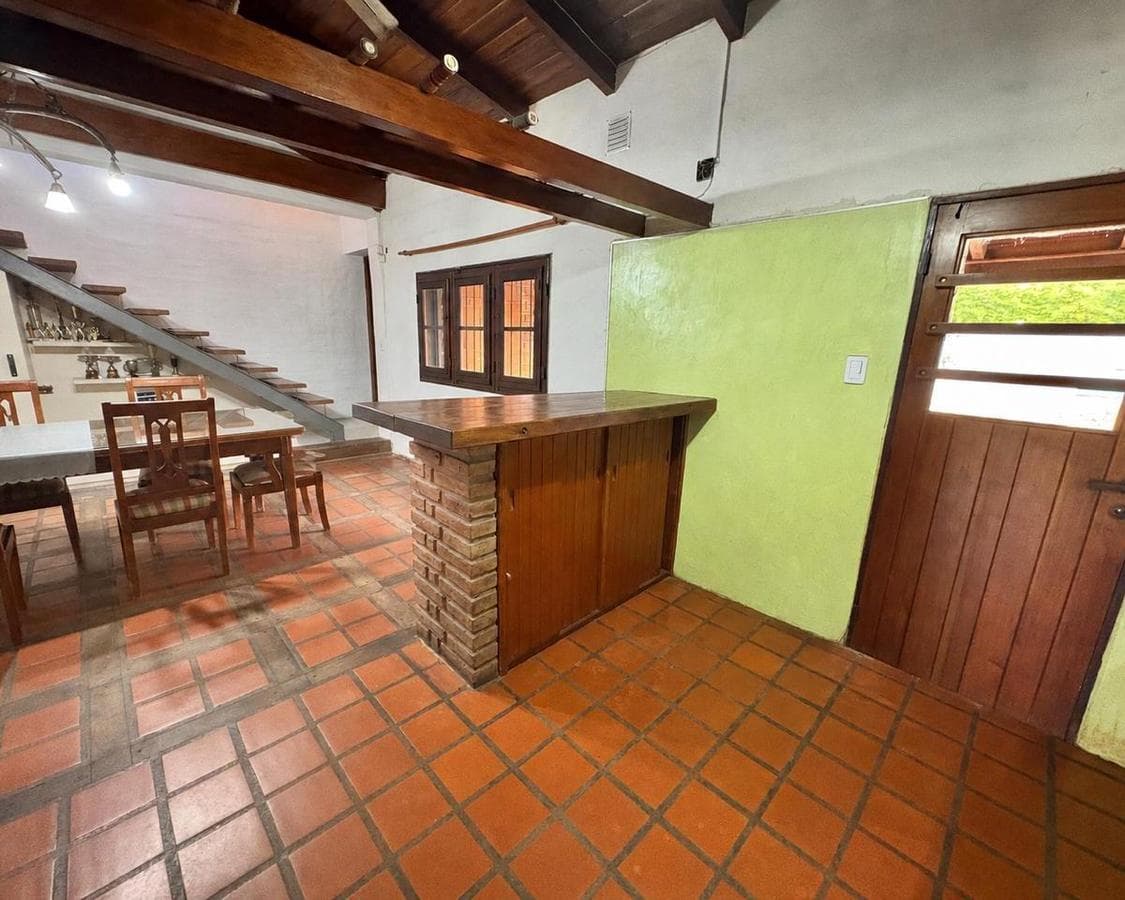 HOUSE FOR SALE: 3-BEDROOM VILLA IN WARCALDE WITH BARBECUE AREA AND POOL