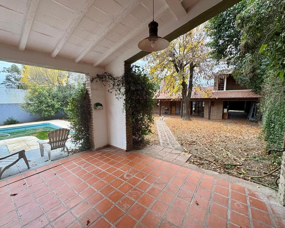 HOUSE FOR SALE: 3-BEDROOM VILLA IN WARCALDE WITH BARBECUE AREA AND POOL