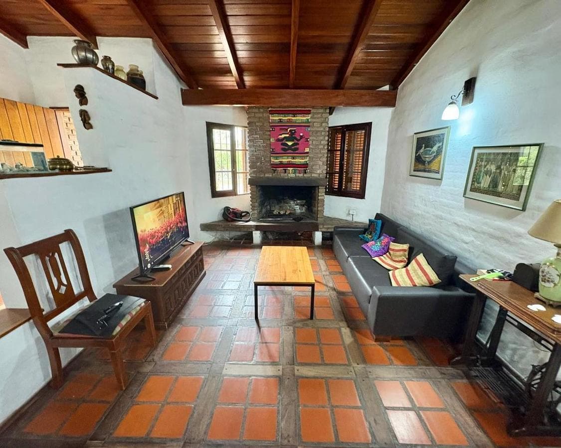 HOUSE FOR SALE: 3-BEDROOM VILLA IN WARCALDE WITH BARBECUE AREA AND POOL