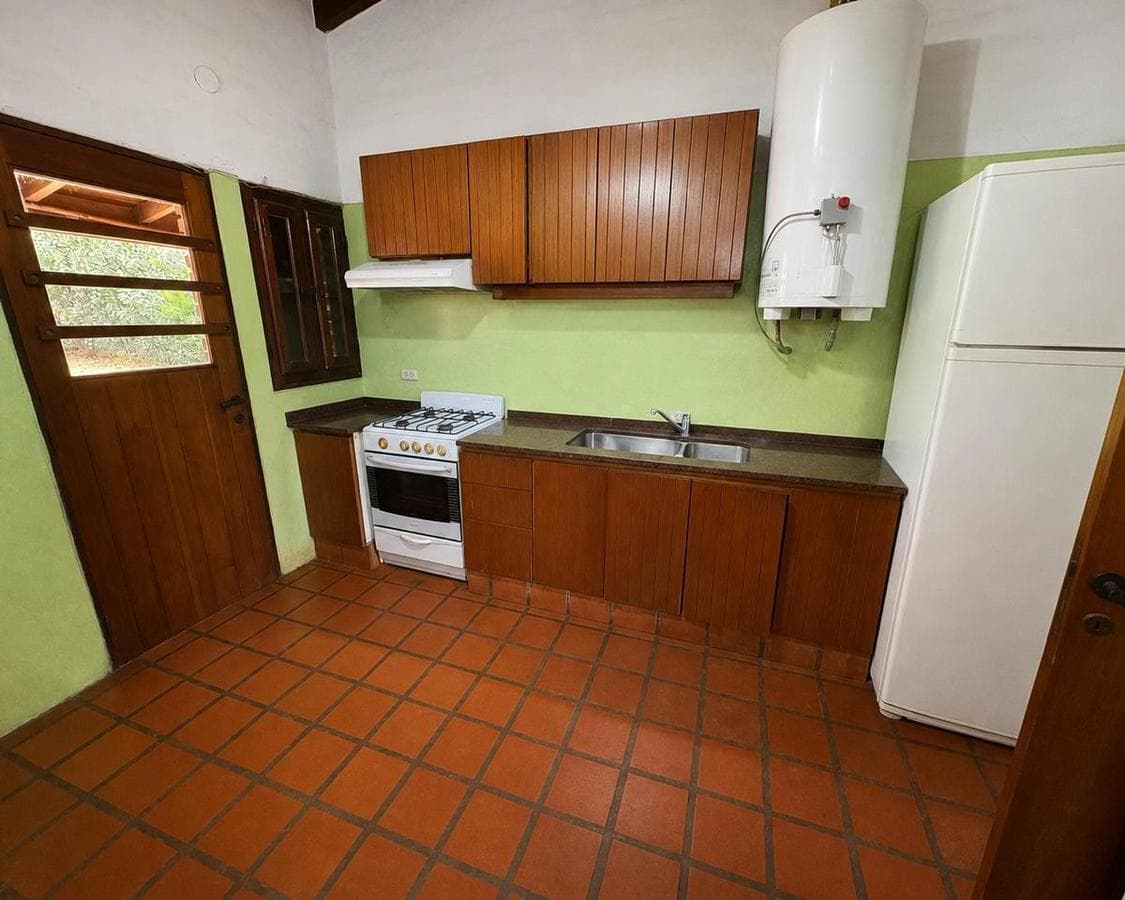 HOUSE FOR SALE: 3-BEDROOM VILLA IN WARCALDE WITH BARBECUE AREA AND POOL
