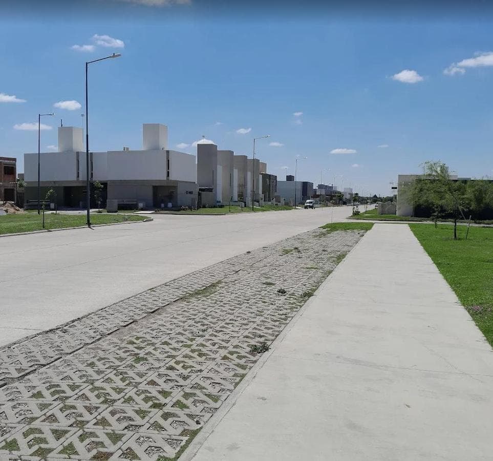 3-BEDROOM DUPLEX FOR SALE IN SAN IGNACIO VILLAGE OFFICE BUILDING