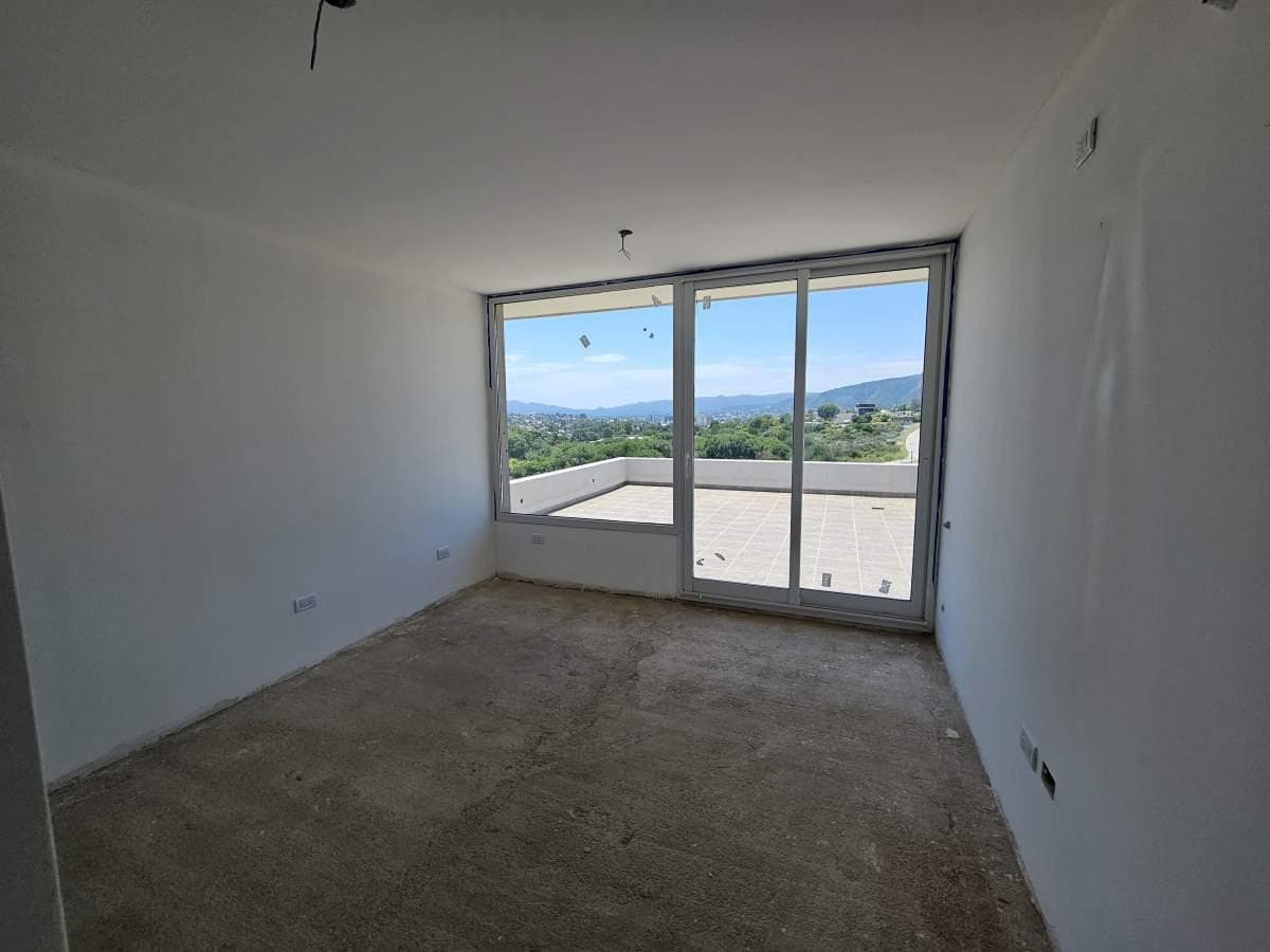 4-BEDROOM HOUSE WITH A SWIMMING POOL FOR SALE IN VILLA CARLOS PAZ