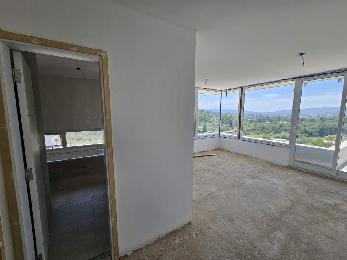 4-BEDROOM HOUSE WITH A SWIMMING POOL FOR SALE IN VILLA CARLOS PAZ
