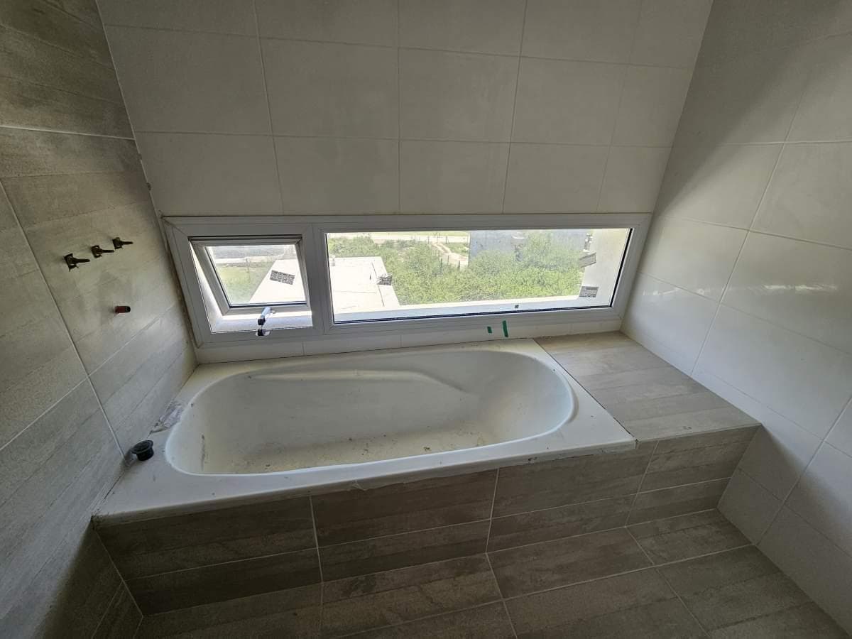 4-BEDROOM HOUSE WITH A SWIMMING POOL FOR SALE IN VILLA CARLOS PAZ