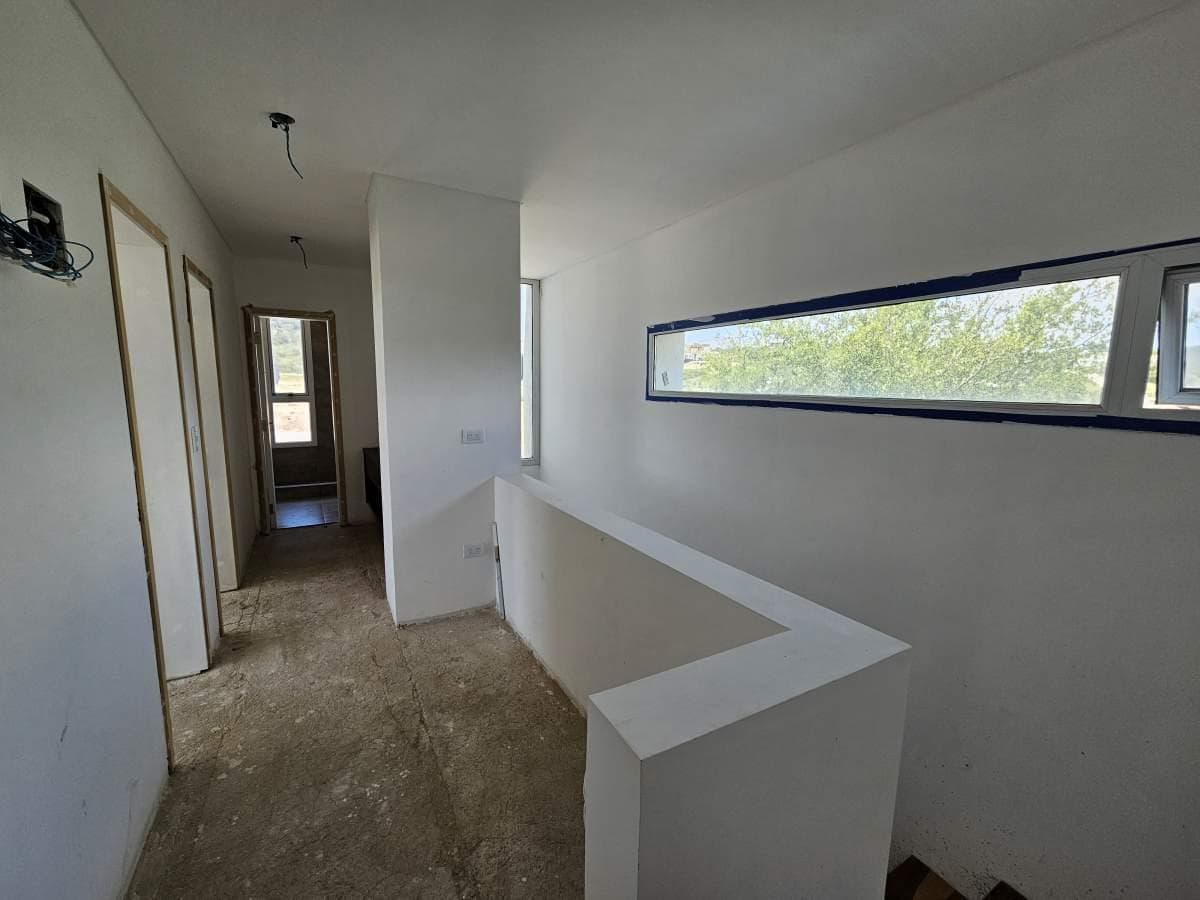 4-BEDROOM HOUSE WITH A SWIMMING POOL FOR SALE IN VILLA CARLOS PAZ