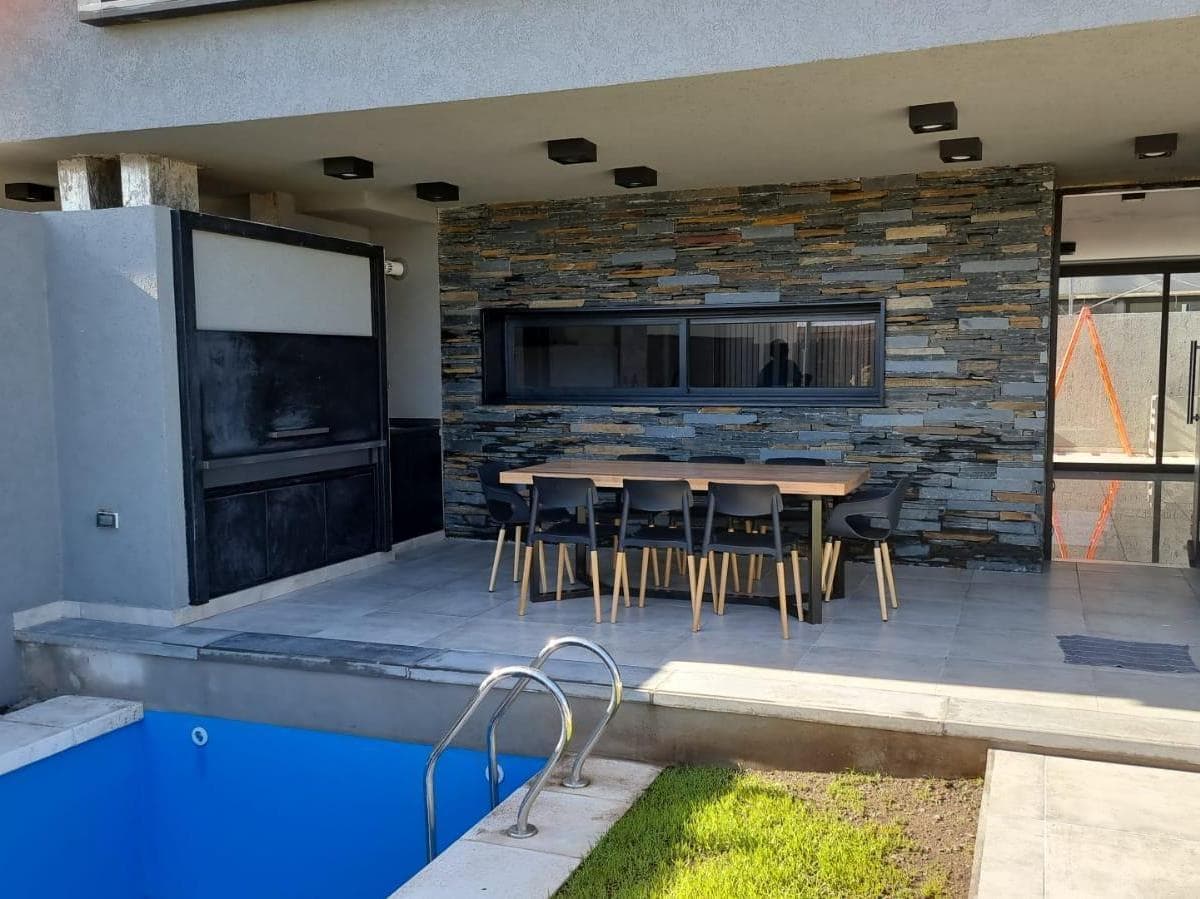 3-BEDROOM DUPLEX FOR SALE IN SAN IGNACIO VILLAGE!!!