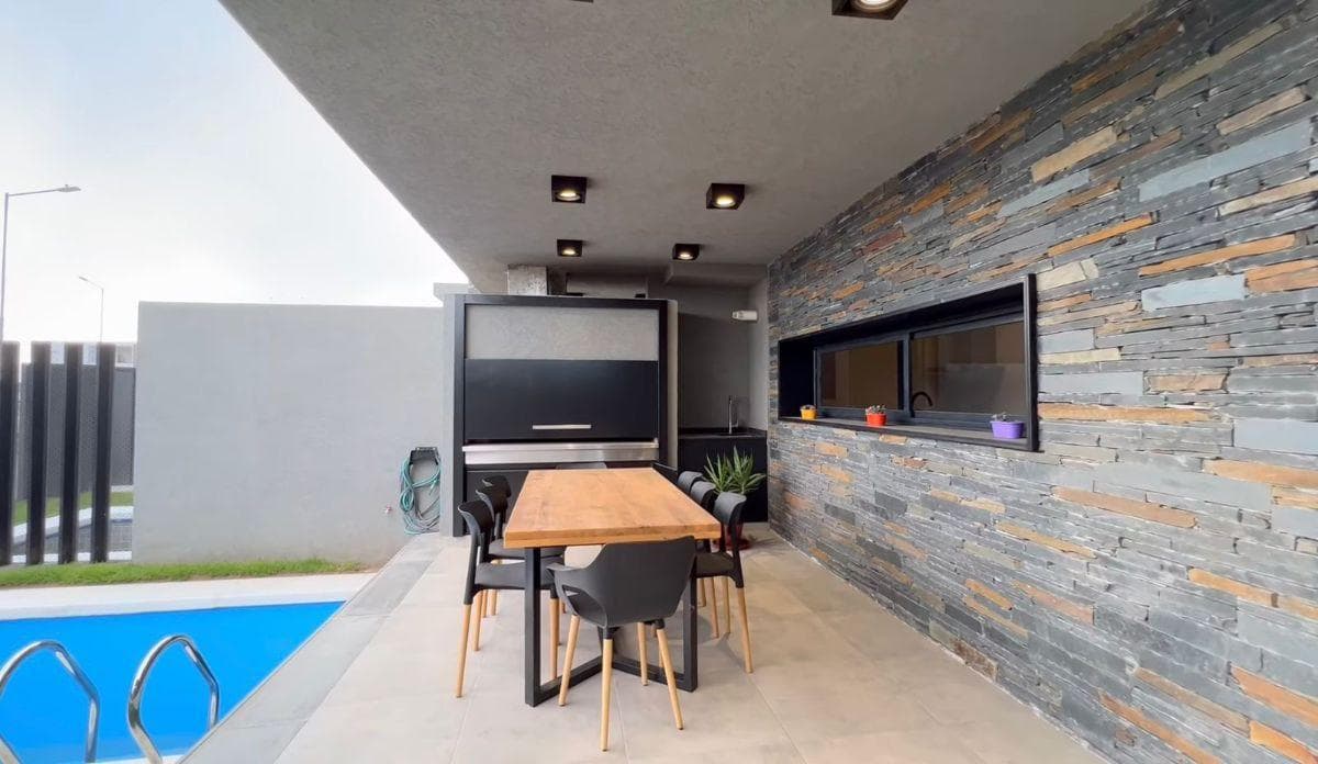 3-BEDROOM DUPLEX FOR SALE IN SAN IGNACIO VILLAGE!!!