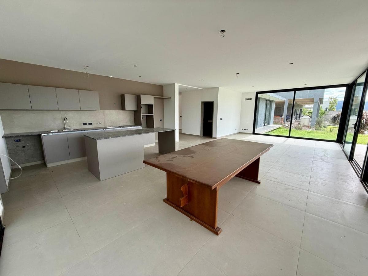 HOUSE FOR SALE: 3 BEDROOMS, SINGLE-STORY, LA CUESTA LA CALERA, CORDOBA
