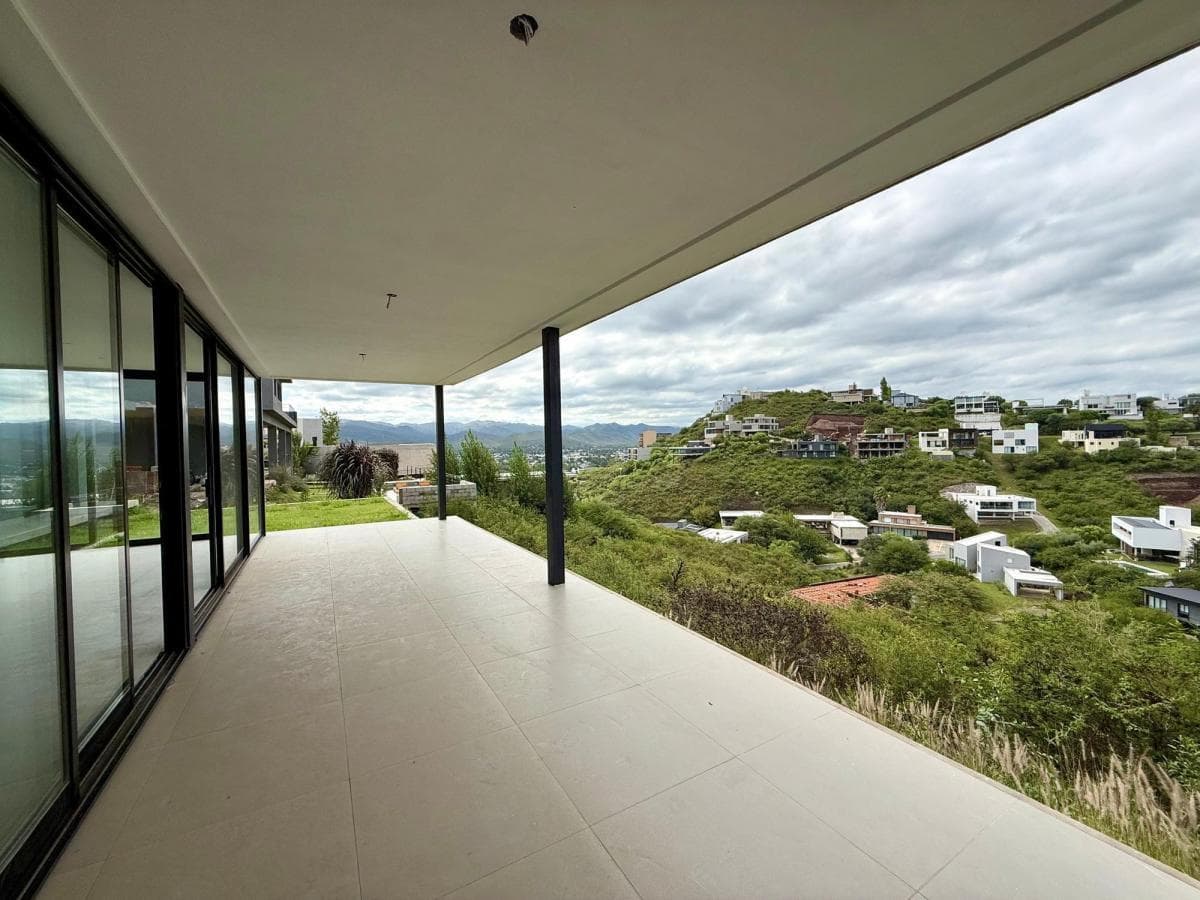 HOUSE FOR SALE: 3 BEDROOMS, SINGLE-STORY, LA CUESTA LA CALERA, CORDOBA