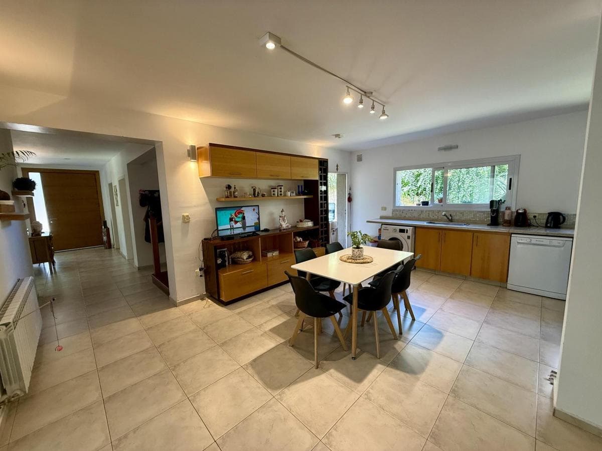 4-Bedroom House for Sale in Country La Rufina