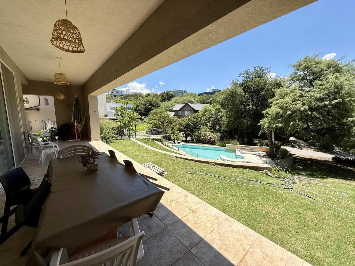 4-Bedroom House for Sale in Country La Rufina