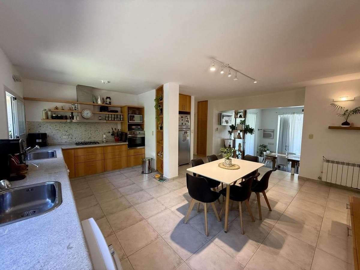 4-Bedroom House for Sale in Country La Rufina