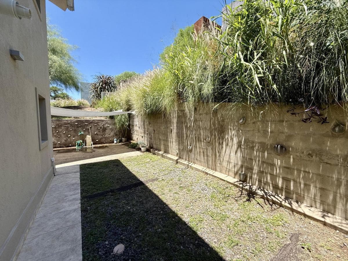 4-Bedroom House for Sale in Country La Rufina