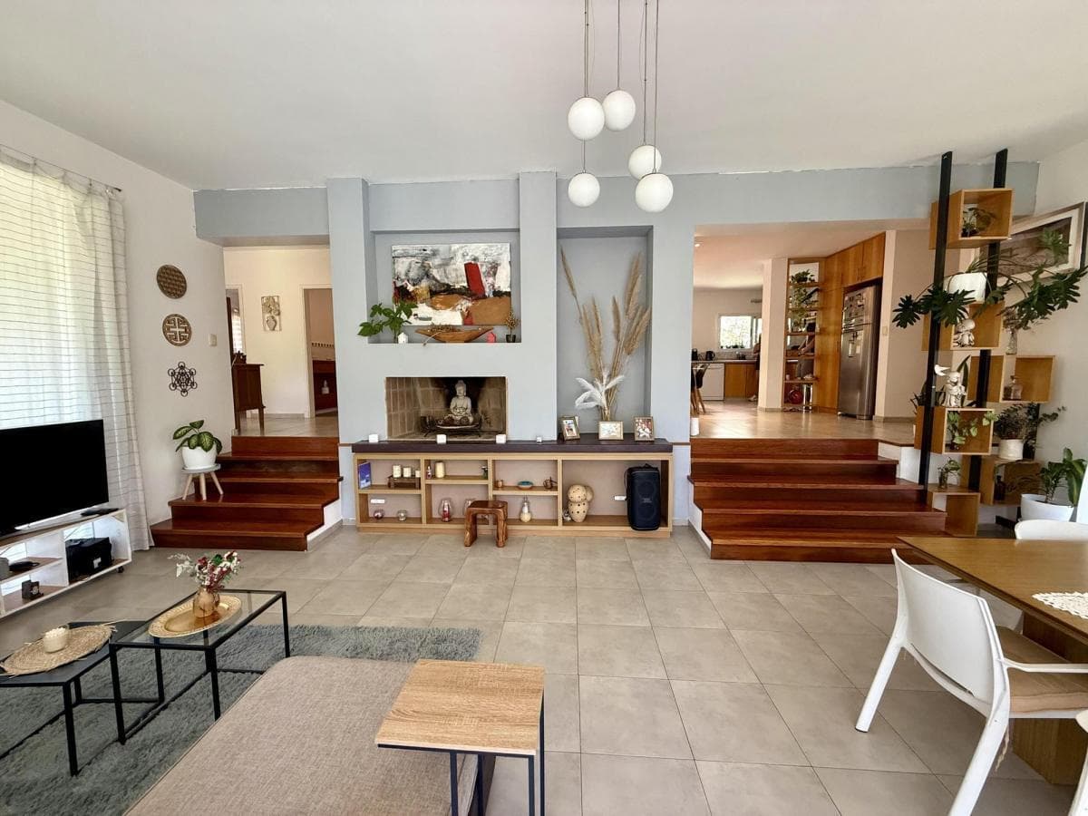 4-Bedroom House for Sale in Country La Rufina