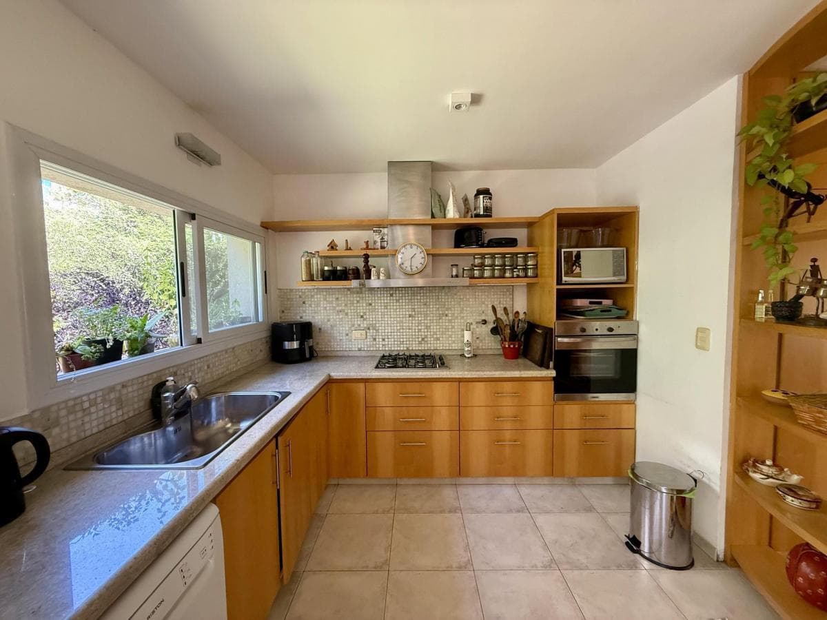 4-Bedroom House for Sale in Country La Rufina